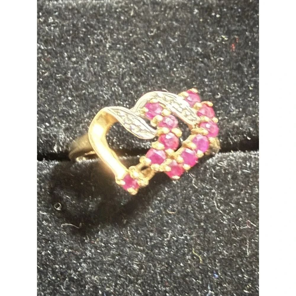 10kt Yellow Gold Ruby Double Heart Ring CTS Size 7 One Stone Missing Fix Scrap